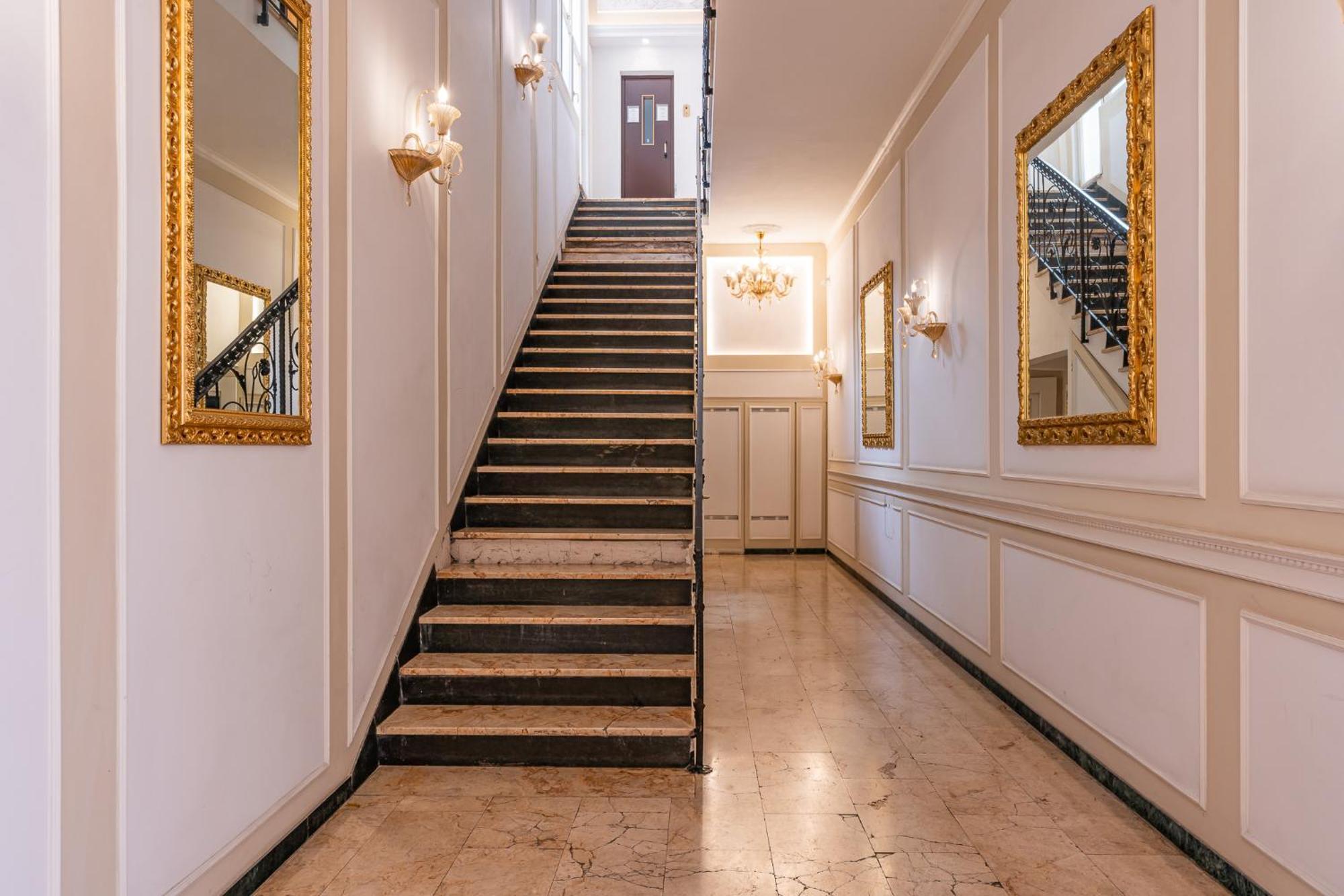 Decimo Meridio- At Spanish Steps- Rome Exterior photo